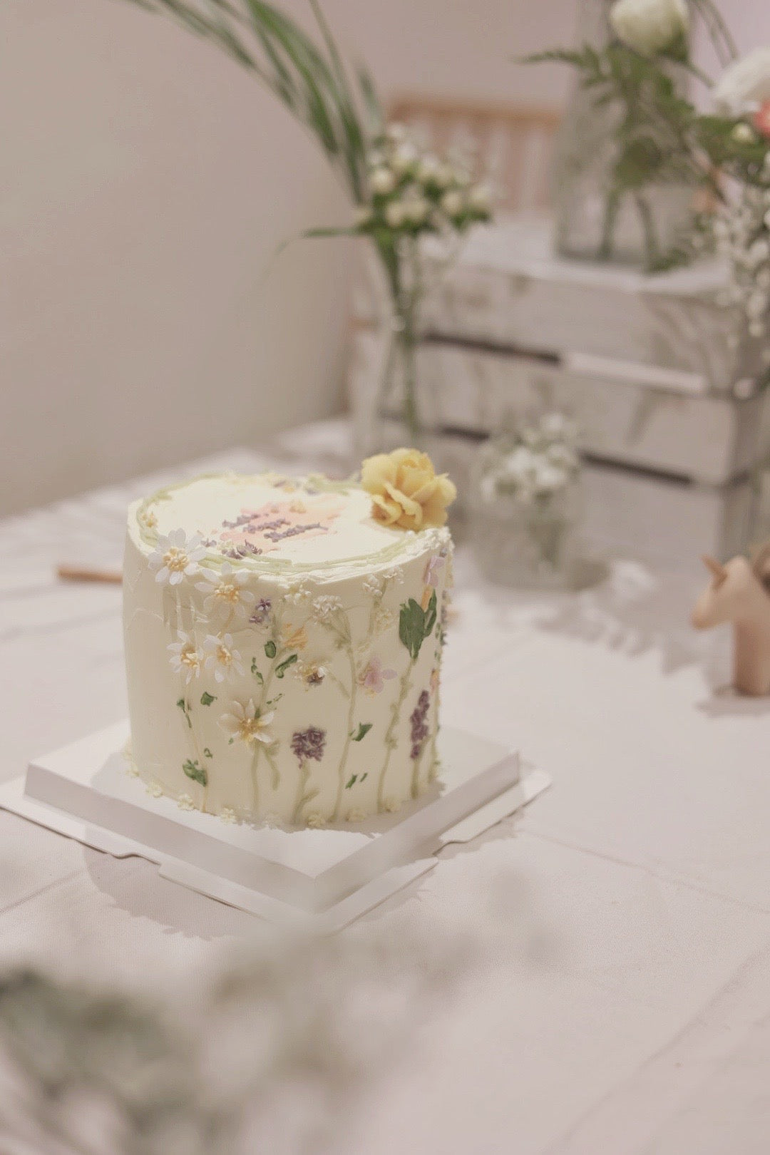 Simple Petal Harmony Cake
